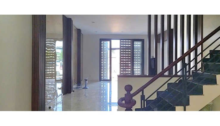 NGANG 5M HIẾM, VỊ TRÍ KINH DOANH, MẶT TIỀN HẺM XE HƠI THÔNG, GẦN NGÃ 4 PHÚ THUẬN - NGUYỄN THỊ THẬP, - P. PHÚ THUẬN, QUẬN 7 - NHỈNH 8 TỶ.